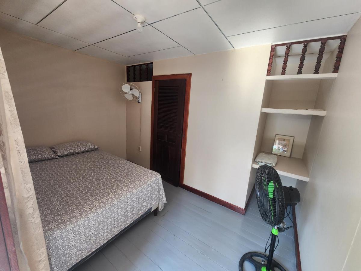 אוטילה Fenix Hotel & Hostel מראה חיצוני תמונה