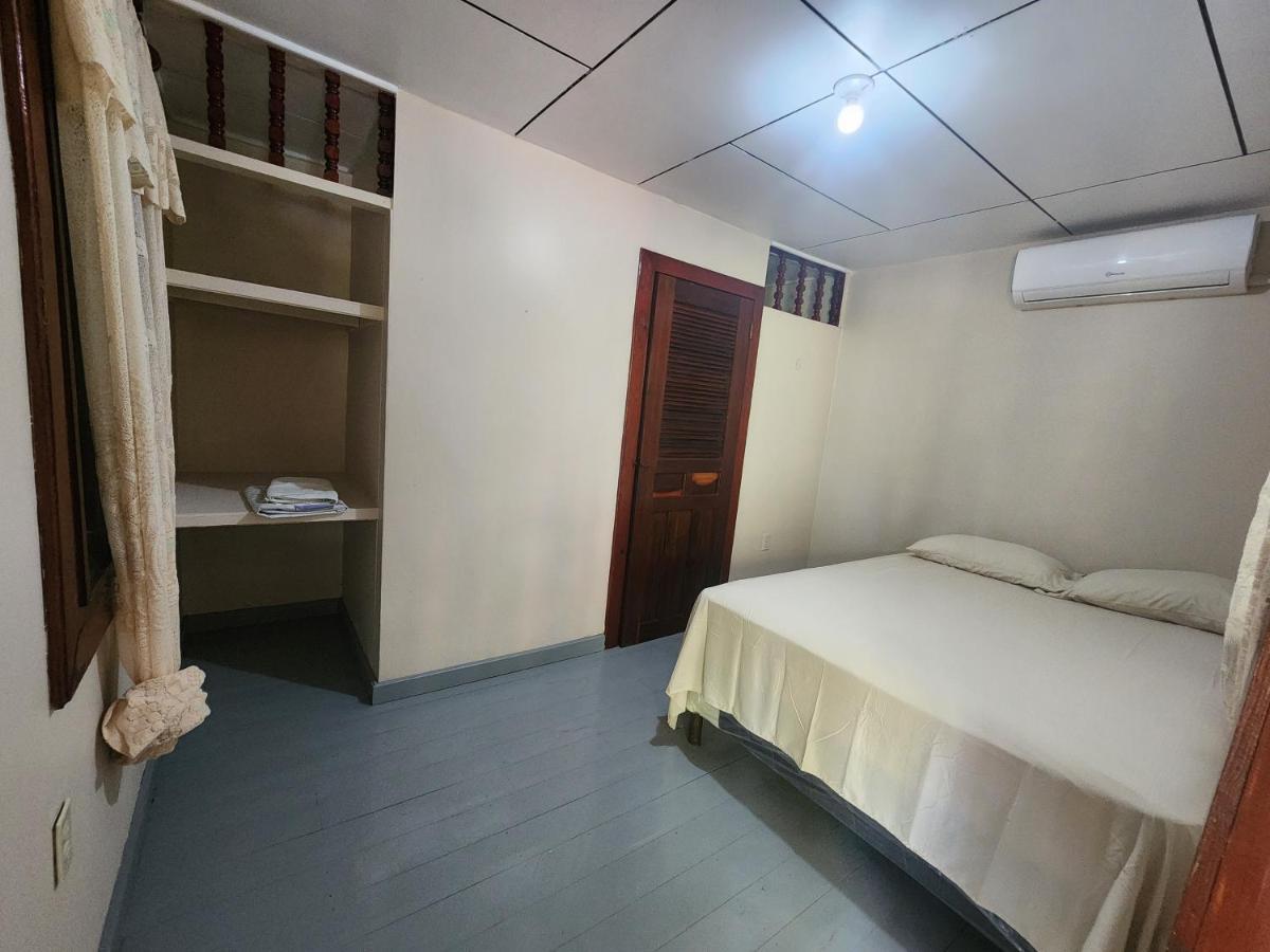 אוטילה Fenix Hotel & Hostel מראה חיצוני תמונה