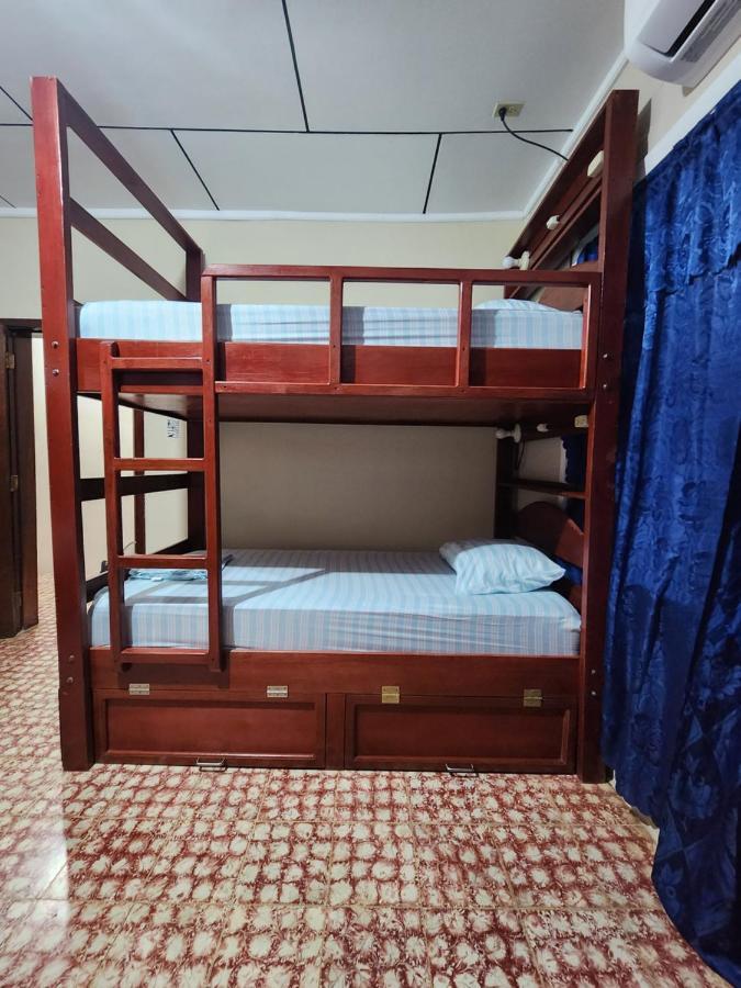 אוטילה Fenix Hotel & Hostel מראה חיצוני תמונה