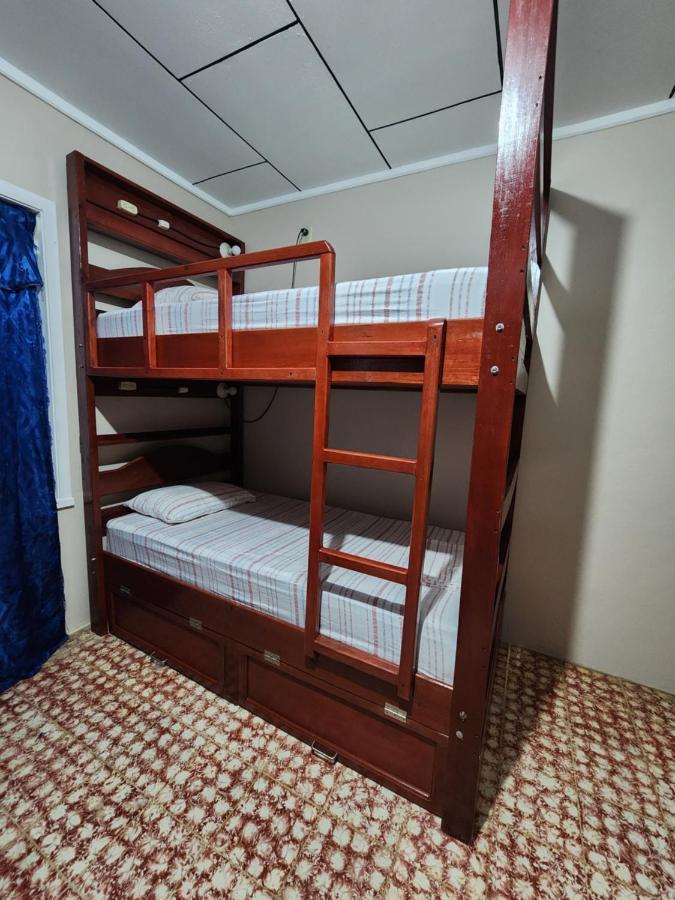 אוטילה Fenix Hotel & Hostel מראה חיצוני תמונה