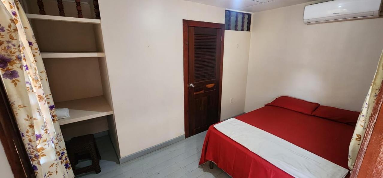 אוטילה Fenix Hotel & Hostel מראה חיצוני תמונה