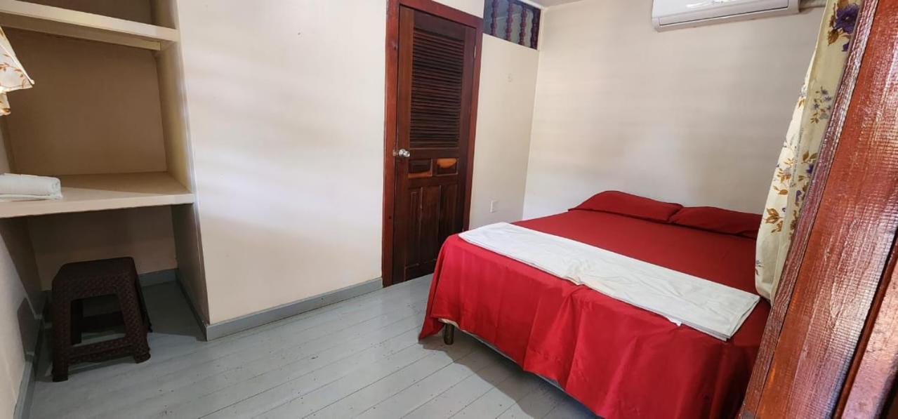 אוטילה Fenix Hotel & Hostel מראה חיצוני תמונה